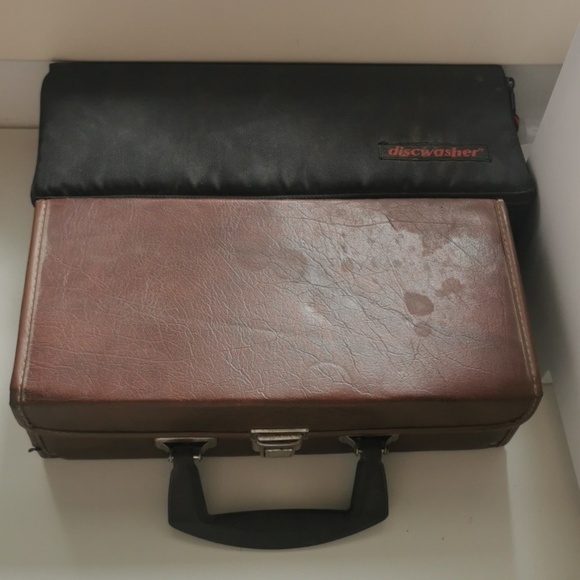 Vintage Cassette Tape Collection And Cassette Carrying Cases - Picture 5 of 6